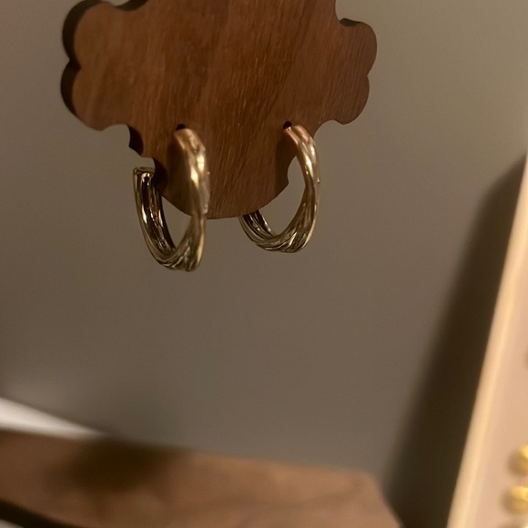 Minimalist Gold Hoop Earrings - Picture 1 of 5